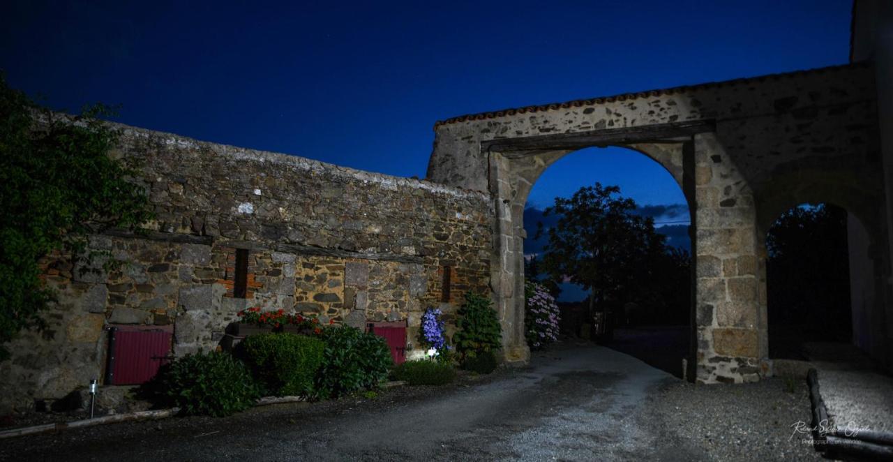 לינה וארוחת בוקר Le Boupère Domaine De La Courillere מראה חיצוני תמונה